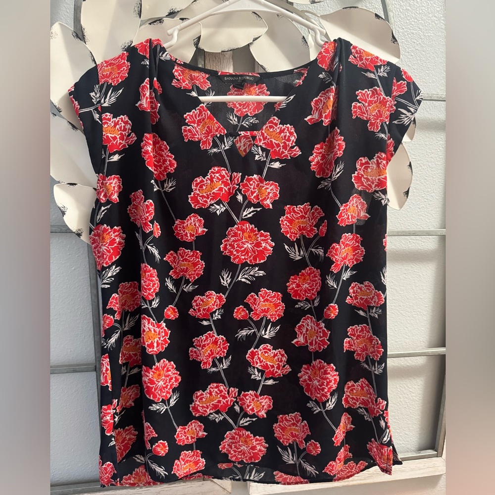EUC Banana Republic floral blouse, Sz XS